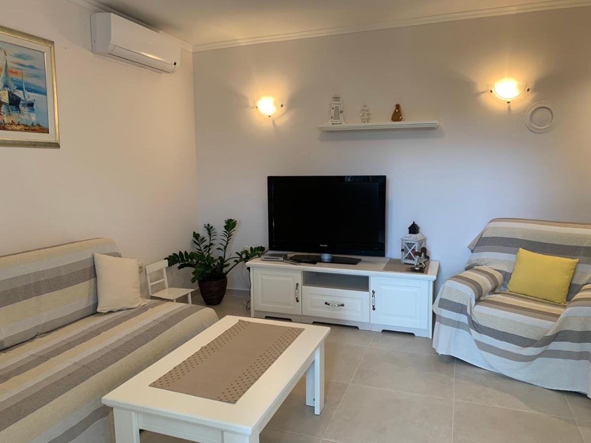 Apartmani Dijana Palit Exterior foto