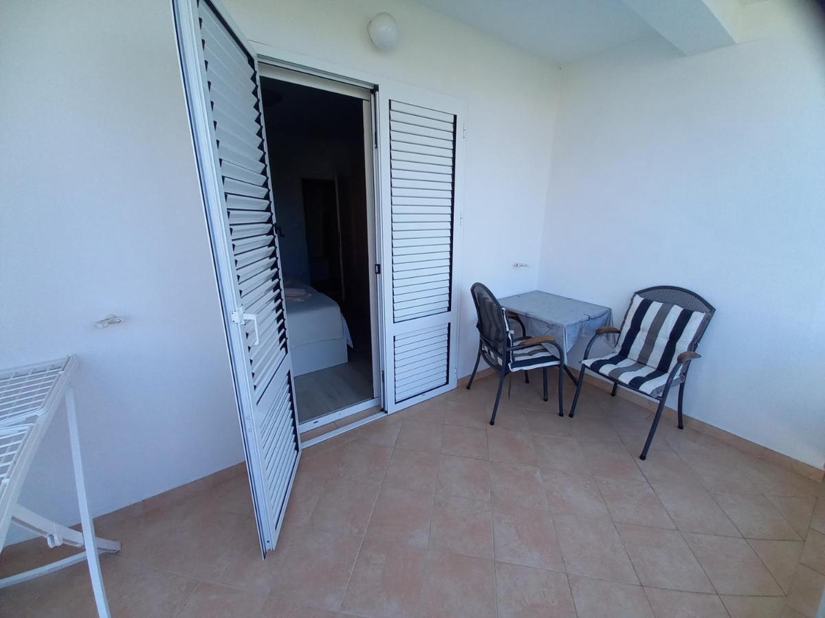 Apartmani Dijana Palit Exterior foto