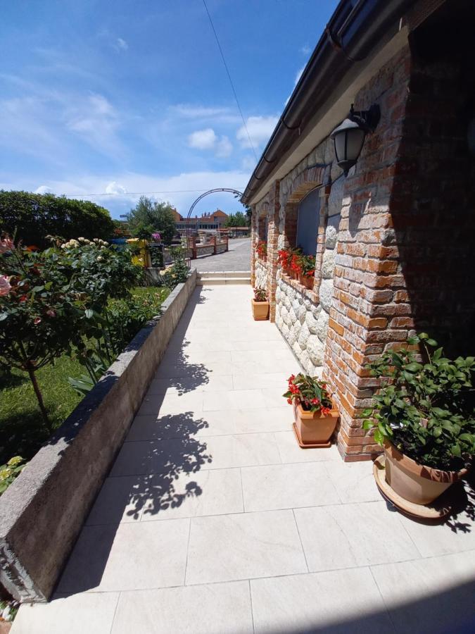 Apartmani Dijana Palit Exterior foto