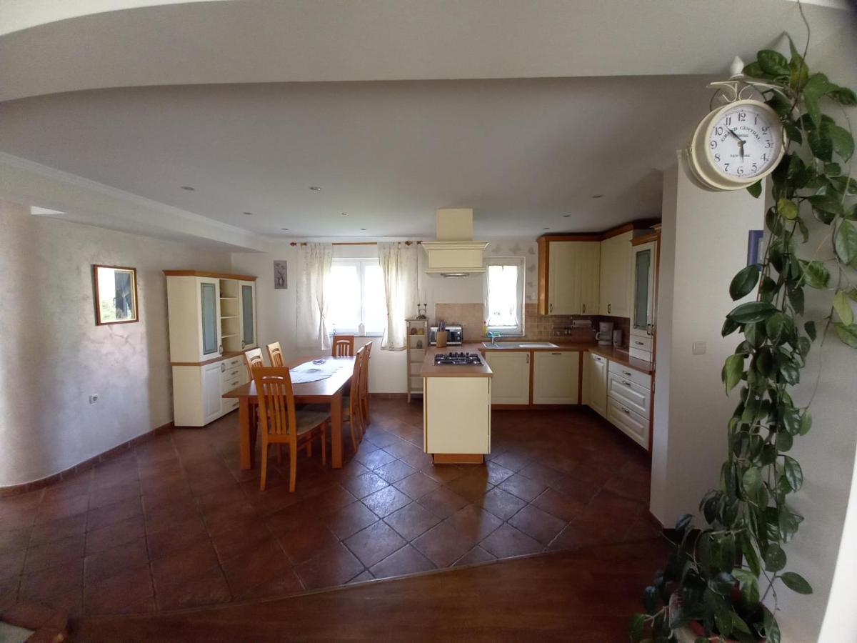 Apartmani Dijana Palit Exterior foto